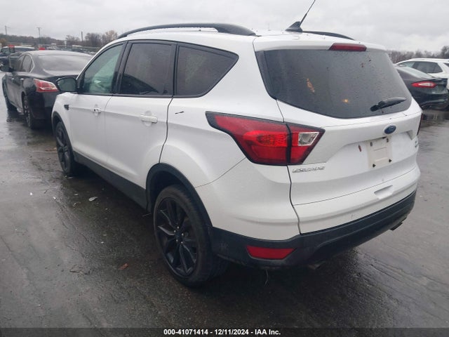 1FMCU0GD8KUC19256 Ford ESCAPE SE