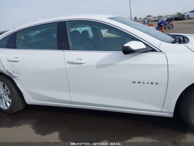 1G1ZD5ST2NF116832 Chevrolet Malibu Fwd Lt