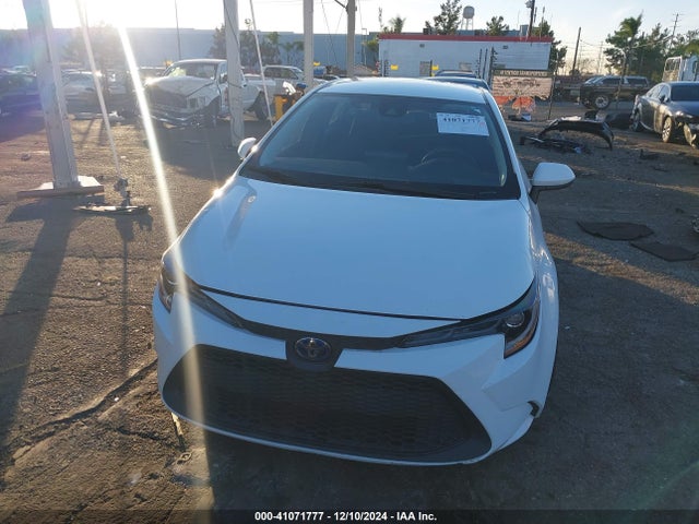 Toyota Corolla Hybrid Le 2022 JTDEAMDE7N3002186 Image 13
