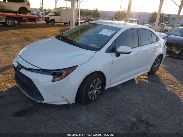Toyota Corolla Hybrid Le 2022 JTDEAMDE7N3002186 Image 2