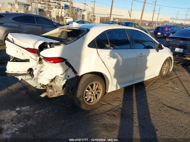 Toyota Corolla Hybrid Le 2022 JTDEAMDE7N3002186 Image 4
