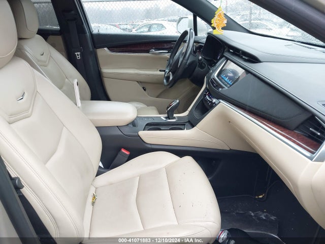 2017 CADILLAC XT5 1GYKNCRS8HZ177736 Photo 4