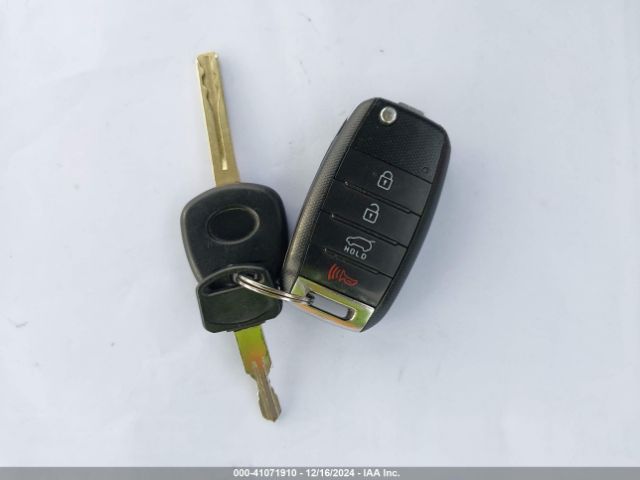 KNDJX3A5XF7203098 KIA Soul !