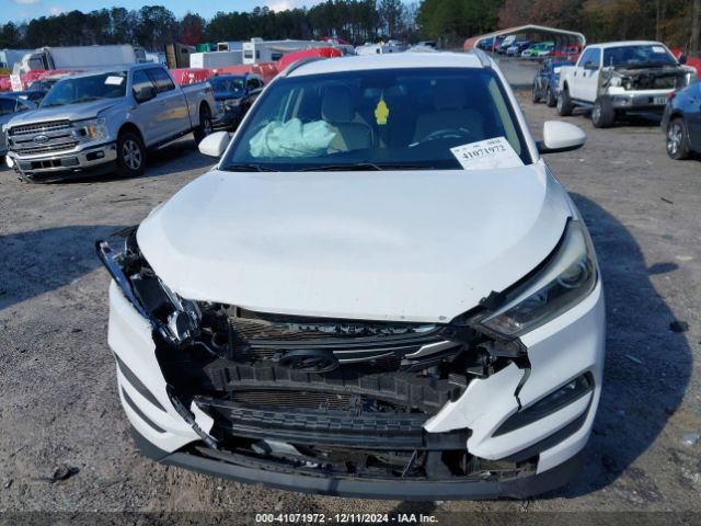 KM8J33A40HU402826 Hyundai TUCSON SE
