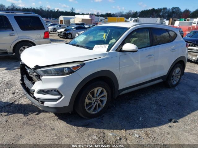 KM8J33A40HU402826 Hyundai TUCSON SE