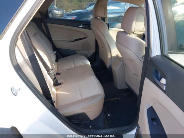 KM8J33A40HU402826 Hyundai TUCSON SE