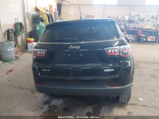 3C4NJDBB1JT185186 Jeep Compass Latitude 4x4
