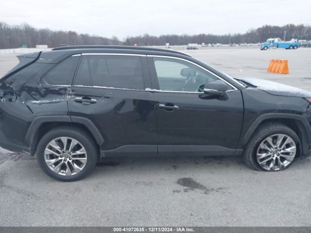2T3A1RFV5MC208886 Toyota Rav4 Xle Premium