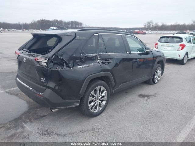 2T3A1RFV5MC208886 Toyota Rav4 Xle Premium