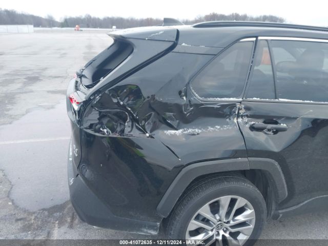 2T3A1RFV5MC208886 Toyota Rav4 Xle Premium