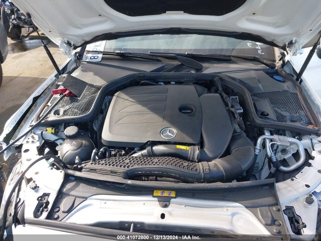 WDDWJ8DB1KF928052 Mercedes-Benz C 300