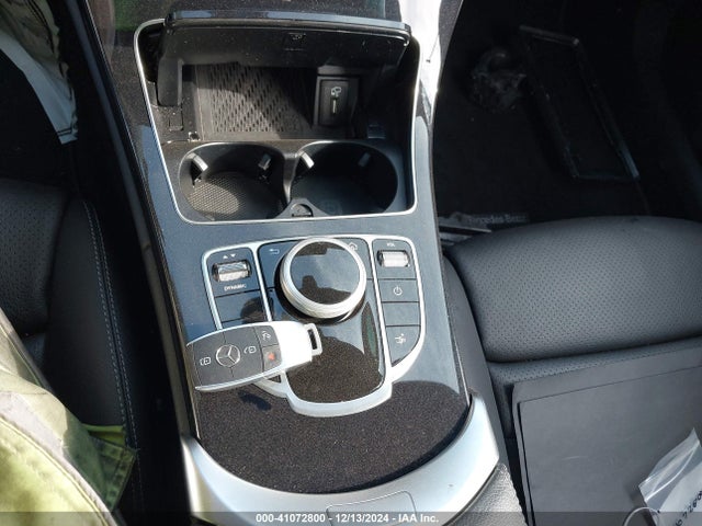 WDDWJ8DB1KF928052 Mercedes-Benz C 300