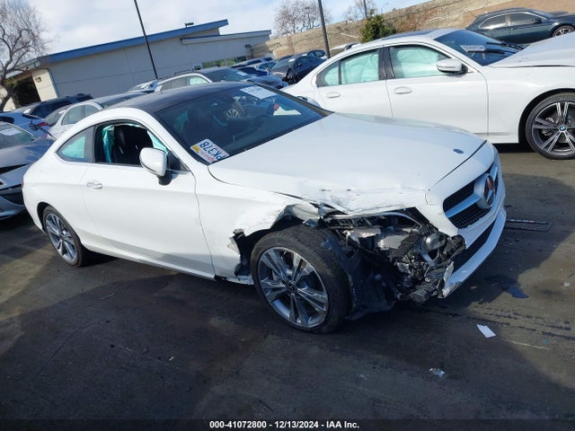 WDDWJ8DB1KF928052 Mercedes-Benz C 300
