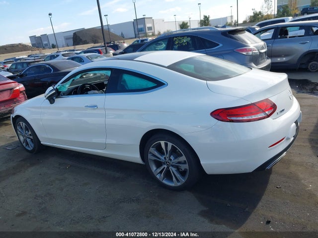 WDDWJ8DB1KF928052 Mercedes-Benz C 300