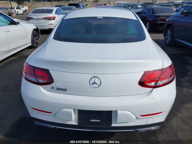 WDDWJ8DB1KF928052 Mercedes-Benz C 300