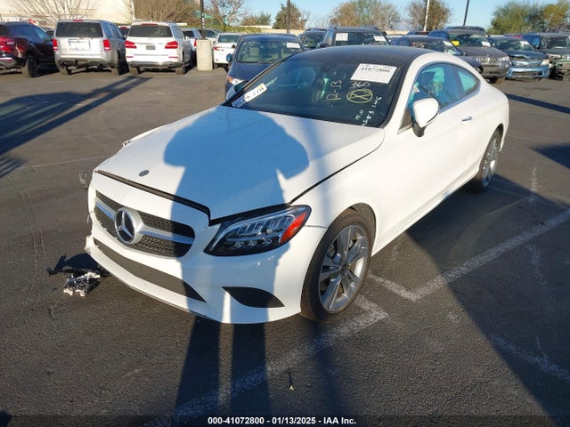 WDDWJ8DB1KF928052 Mercedes-Benz C 300