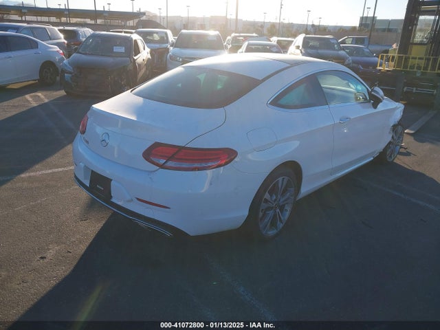 WDDWJ8DB1KF928052 Mercedes-Benz C 300