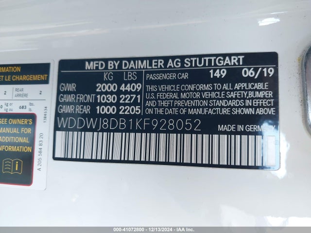WDDWJ8DB1KF928052 Mercedes-Benz C 300