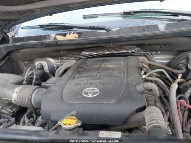5TFDY5F18EX394014 Toyota Tundra Sr5 5.7l V8