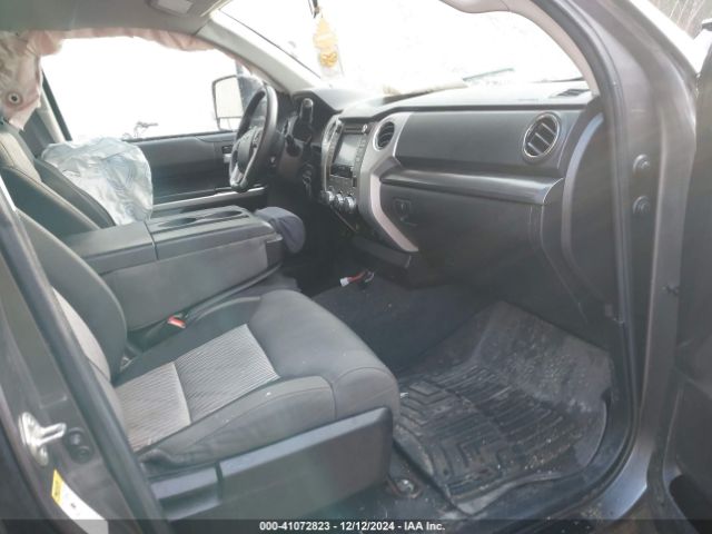 5TFDY5F18EX394014 Toyota Tundra Sr5 5.7l V8