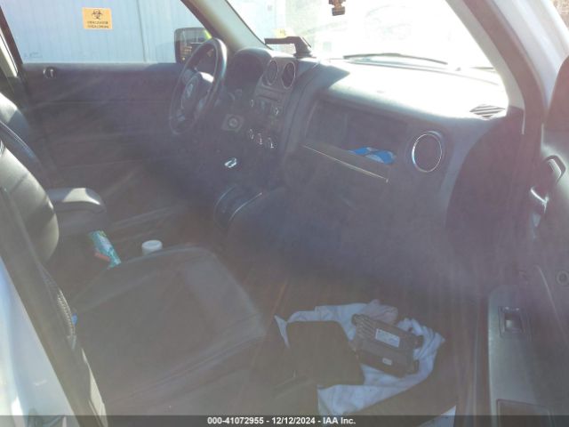 1C4NJPBA2GD812842 Jeep Patriot Sport Se