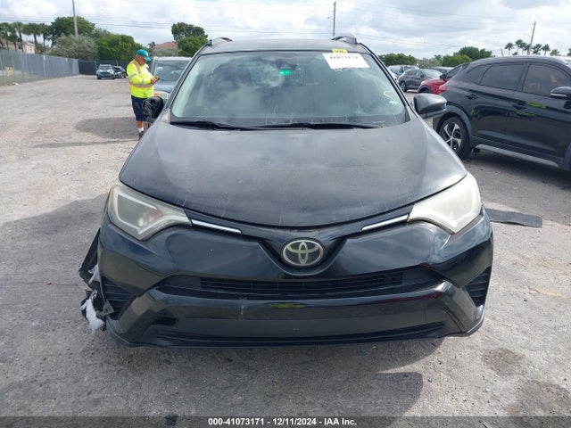 Toyota RAV4 LE 2017 2T3ZFREV3HW352561 Image 12