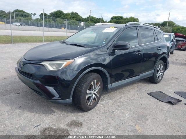 Toyota RAV4 LE 2017 2T3ZFREV3HW352561 Image 2
