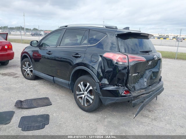 Toyota RAV4 LE 2017 2T3ZFREV3HW352561 Image 3