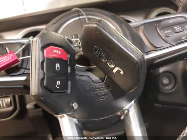 1C4HJXEN0KW527985 Jeep Wrangler Unlimited Sahara 4x4