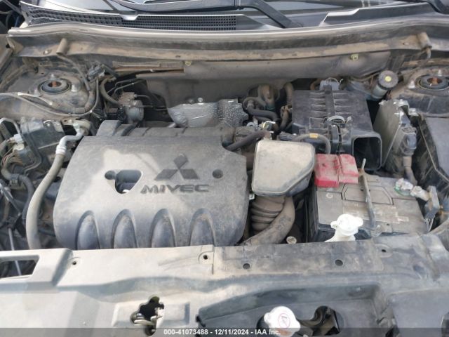 JA4AD3A3XHZ064311 Mitsubishi Outlander Se