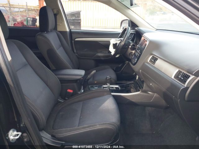 JA4AD3A3XHZ064311 Mitsubishi Outlander Se