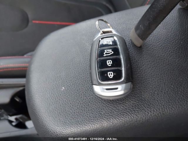 KMHTG6AF6KU005046 Hyundai Veloster 2.0 Premium