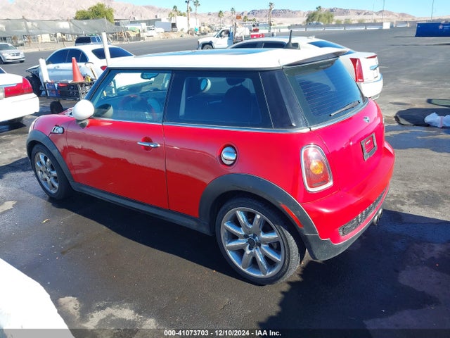 2008 MINI COOPER S WMWMF73598TV37182 Photo 2