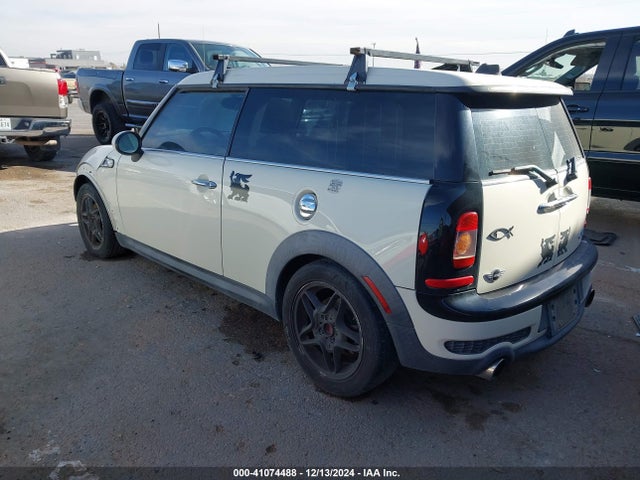 2010 MINI COOPER S CLUBMAN WMWMM3C56ATP76127 Photo 2