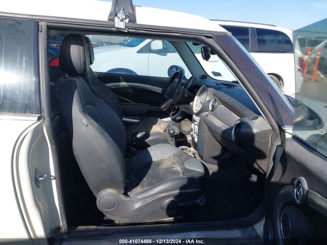 2010 MINI COOPER S CLUBMAN WMWMM3C56ATP76127 Photo 4