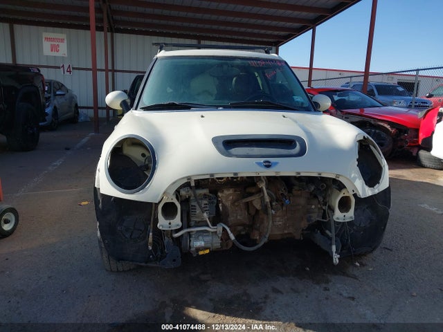 2010 MINI COOPER S CLUBMAN WMWMM3C56ATP76127 Photo 5