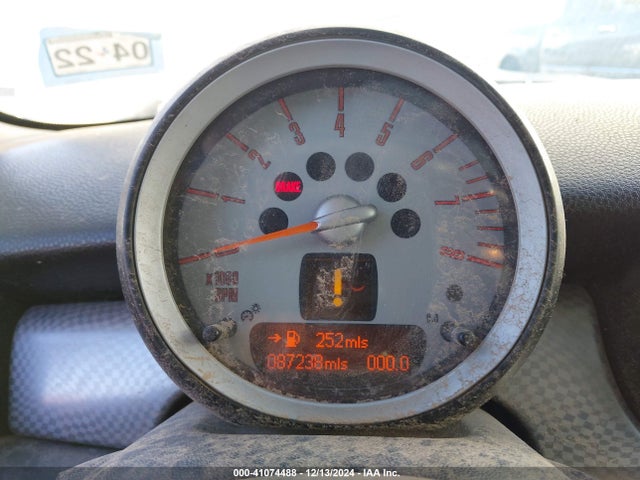 2010 MINI COOPER S CLUBMAN WMWMM3C56ATP76127 Photo 6