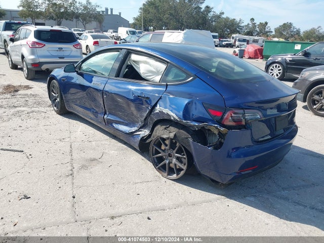 2022 TESLA MODEL 3 5YJ3E1EBXNF189683 Photo 2