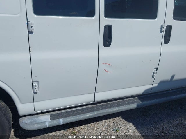41074511 :رقم المزاد ، 1GTW7AFG6J1902874 vin ، 2018 Gmc Savana 2500 Work Van مزاد بيع