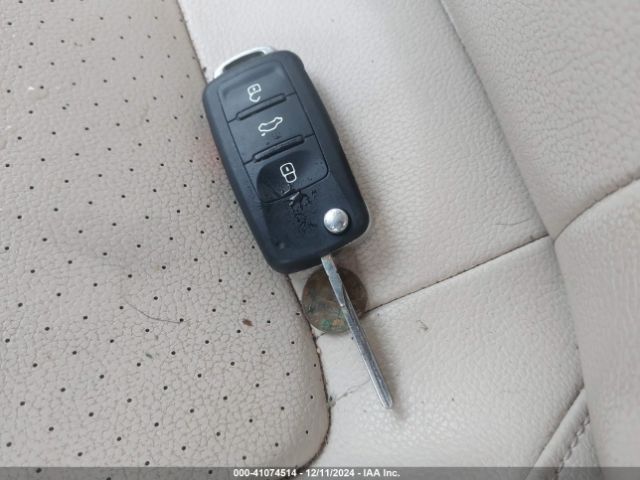 1VWGT7A33HC081221 Volkswagen Passat 1.8t Se