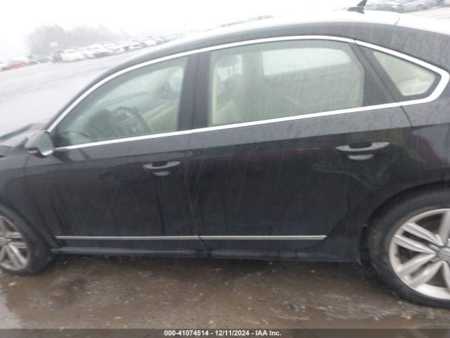 1VWGT7A33HC081221 Volkswagen Passat 1.8t Se