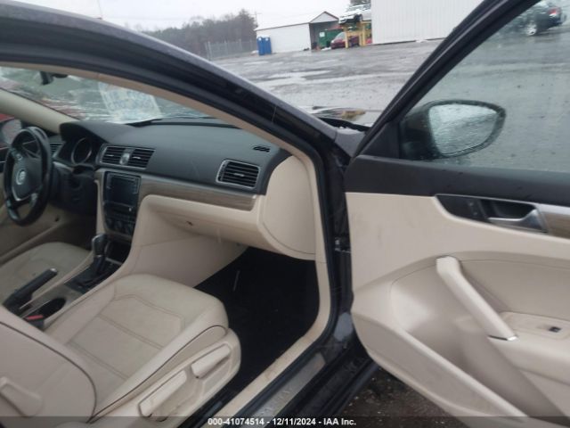 1VWGT7A33HC081221 Volkswagen Passat 1.8t Se