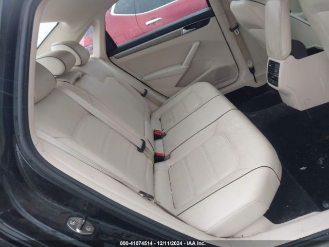 1VWGT7A33HC081221 Volkswagen Passat 1.8t Se