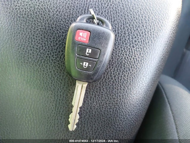 Toyota RAV4 LE 2017 2T3ZFREV0HW404731 Image 11