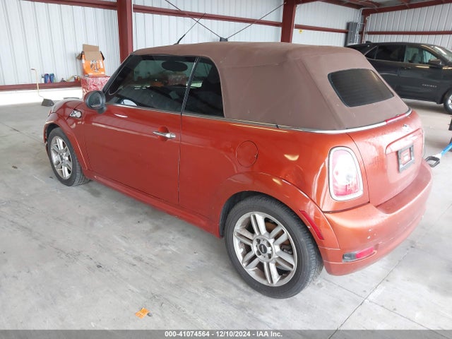 2011 MINI COOPER WMWZN3C54BTZ89405 Photo 2