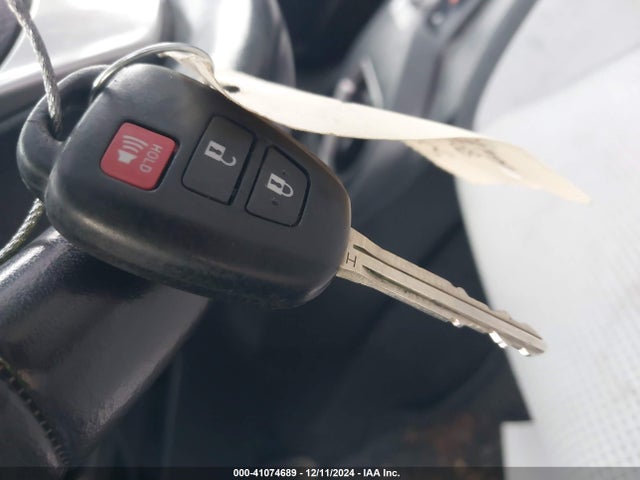 Toyota Rav4 Xle 2017 JTMRFREV4HJ113664 Image 11
