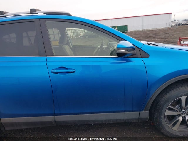 Toyota Rav4 Xle 2017 JTMRFREV4HJ113664 Image 13