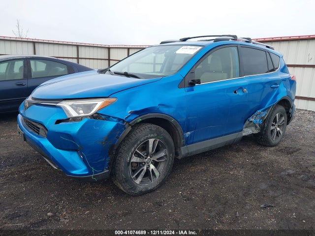 Toyota Rav4 Xle 2017 JTMRFREV4HJ113664 Image 2