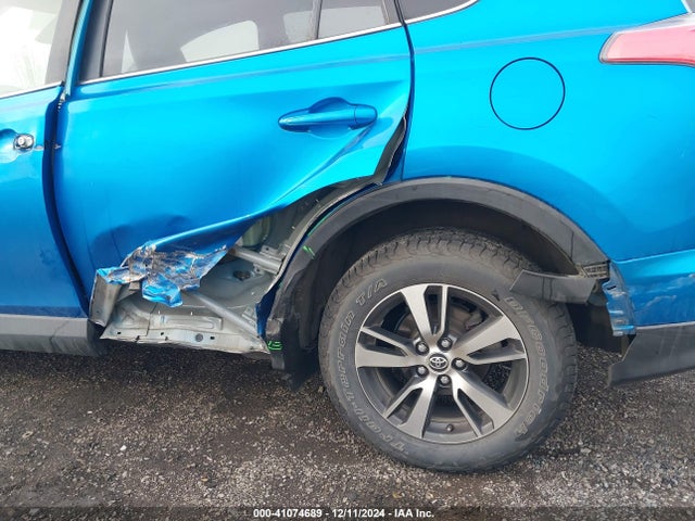 Toyota Rav4 Xle 2017 JTMRFREV4HJ113664 Image 6