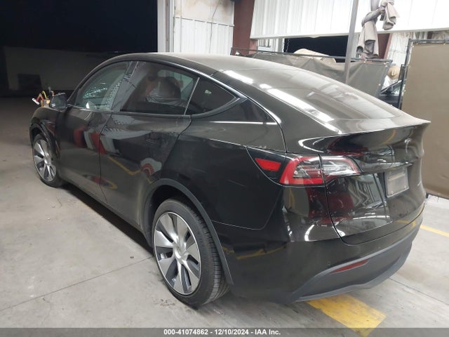 2020 TESLA MODEL Y 5YJYGDEE0LF017476 Photo 2
